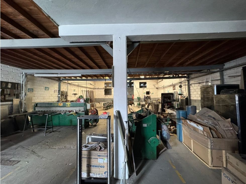 Bodega en arriendo Antioquia Medellín Medellín 330 m2 Habitaciones 0 Baños 3 Garajes 0 Precio $16000000