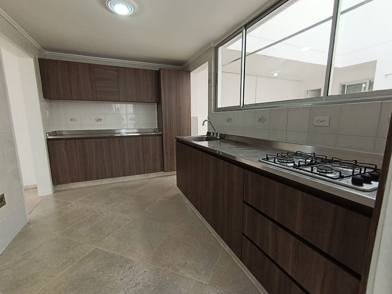Casa en arriendo Antioquia Medellín La Castellana 300 m2 Habitaciones 5 Baños 4 Garajes 1 Precio $8000000
