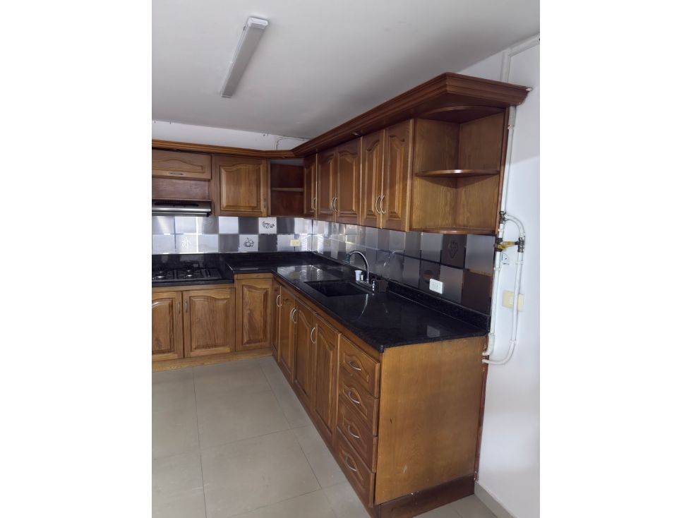 Casa en venta Antioquia Medellín Santa Teresita 370 m2 Habitaciones 4 Baños 3 Garajes 1 Precio $1290000000