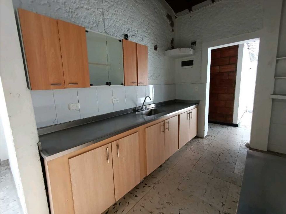 Casa en arriendo Antioquia Medellín Miraflores 180 m2 Habitaciones 5 Baños 3 Garajes 0 Precio $3200000