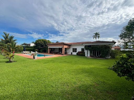 Casa Campestre en venta Quindío Armenia Sector Centro 520 m2 Habitaciones 3 Baños 5 Garajes 10 Precio $2900000000