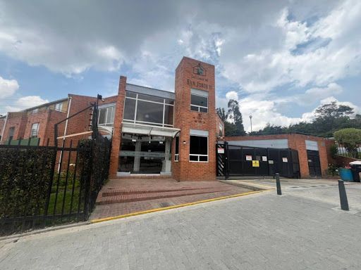 Casa en arriendo Cundinamarca Bogotá Niza 110 m2 Habitaciones 4 Baños 3 Garajes 1 Precio $2500000