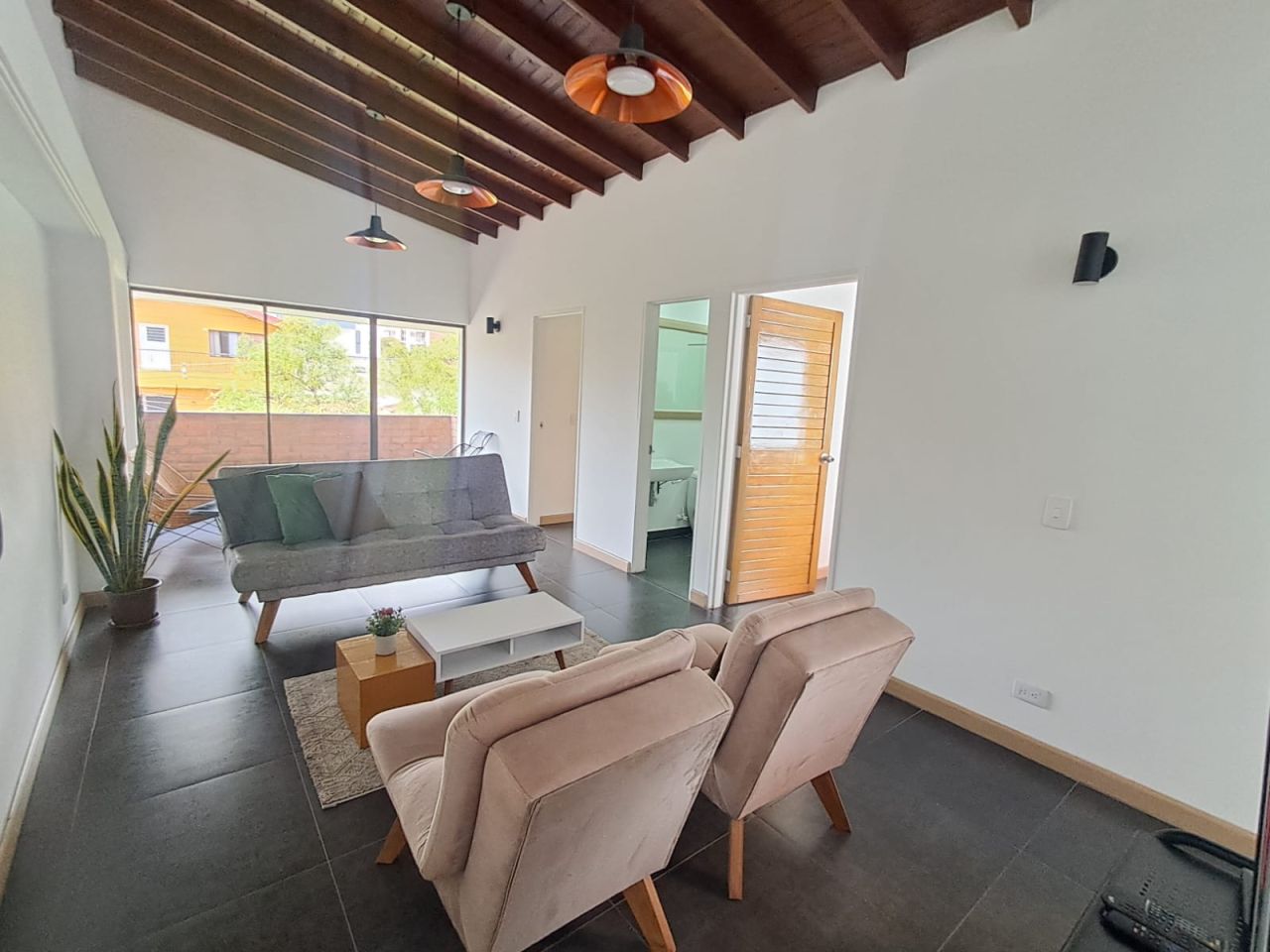 Apartamento en arriendo Antioquia Medellín Lorena 100 m2 Habitaciones 3 Baños 2 Garajes 0 Precio $4000000