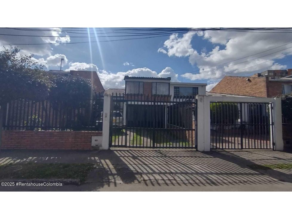 Casa en venta Cundinamarca Bogotá Modelia 239 m2 Habitaciones 5 Baños 4 Garajes 2 Precio $1100000000