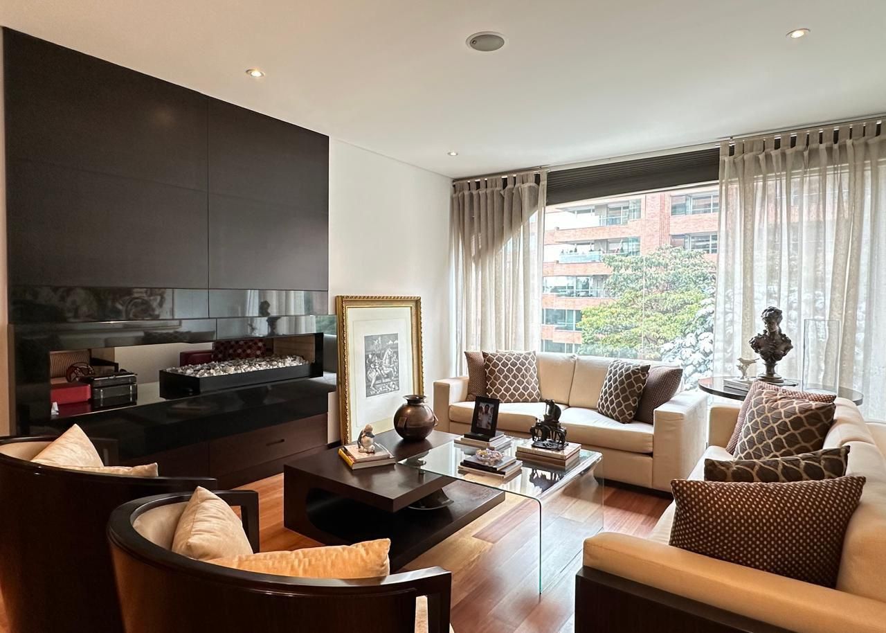 Apartamento en venta Cundinamarca Bogotá Los Rosales 300 m2 Habitaciones 4 Baños 5 Garajes 4 Precio $3400000000