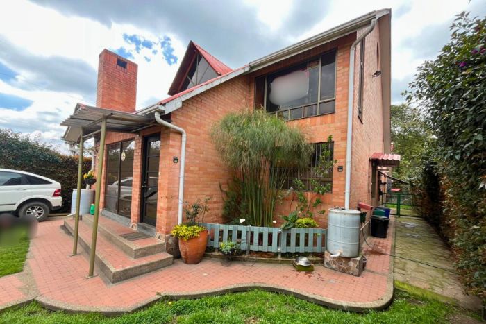 Casa en venta Cundinamarca Cota Br Los Mirtos 240 m2 Habitaciones 5 Baños 4 Garajes 5 Precio $970000000