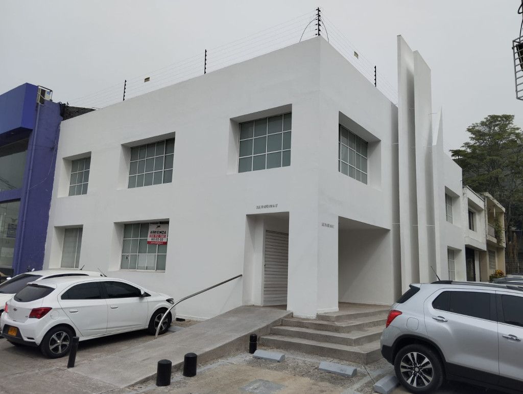 Local en arriendo Valle Del Cauca Cali Santa Mónica 400 m2 Habitaciones 0 Baños 7 Garajes 10 Precio $15000000