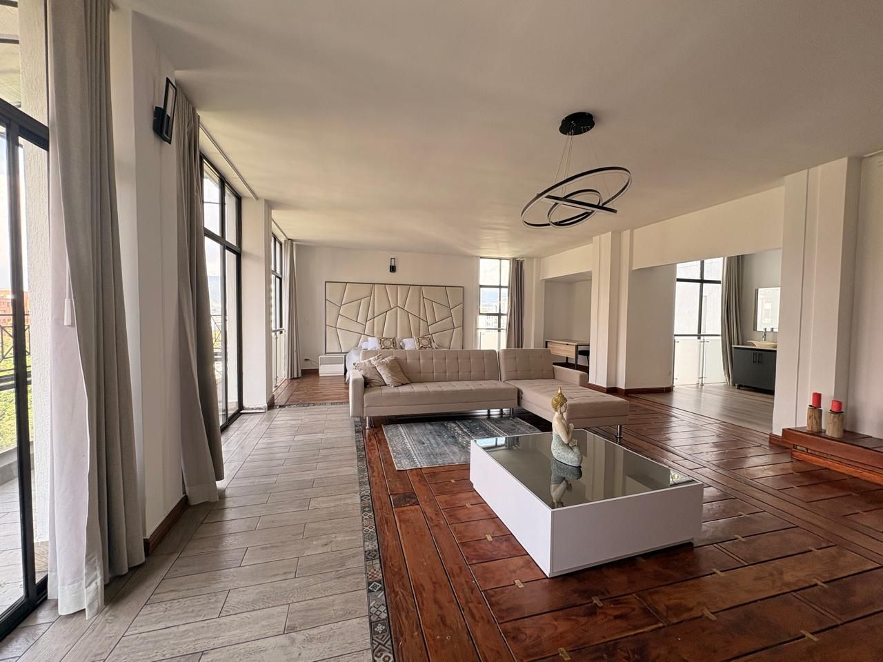Apartamento en arriendo o venta Antioquia Medellín La Florida 258 m2 Habitaciones 3 Baños 4 Garajes 2 Precio venta $2410000000 Precio arriendo $11200000