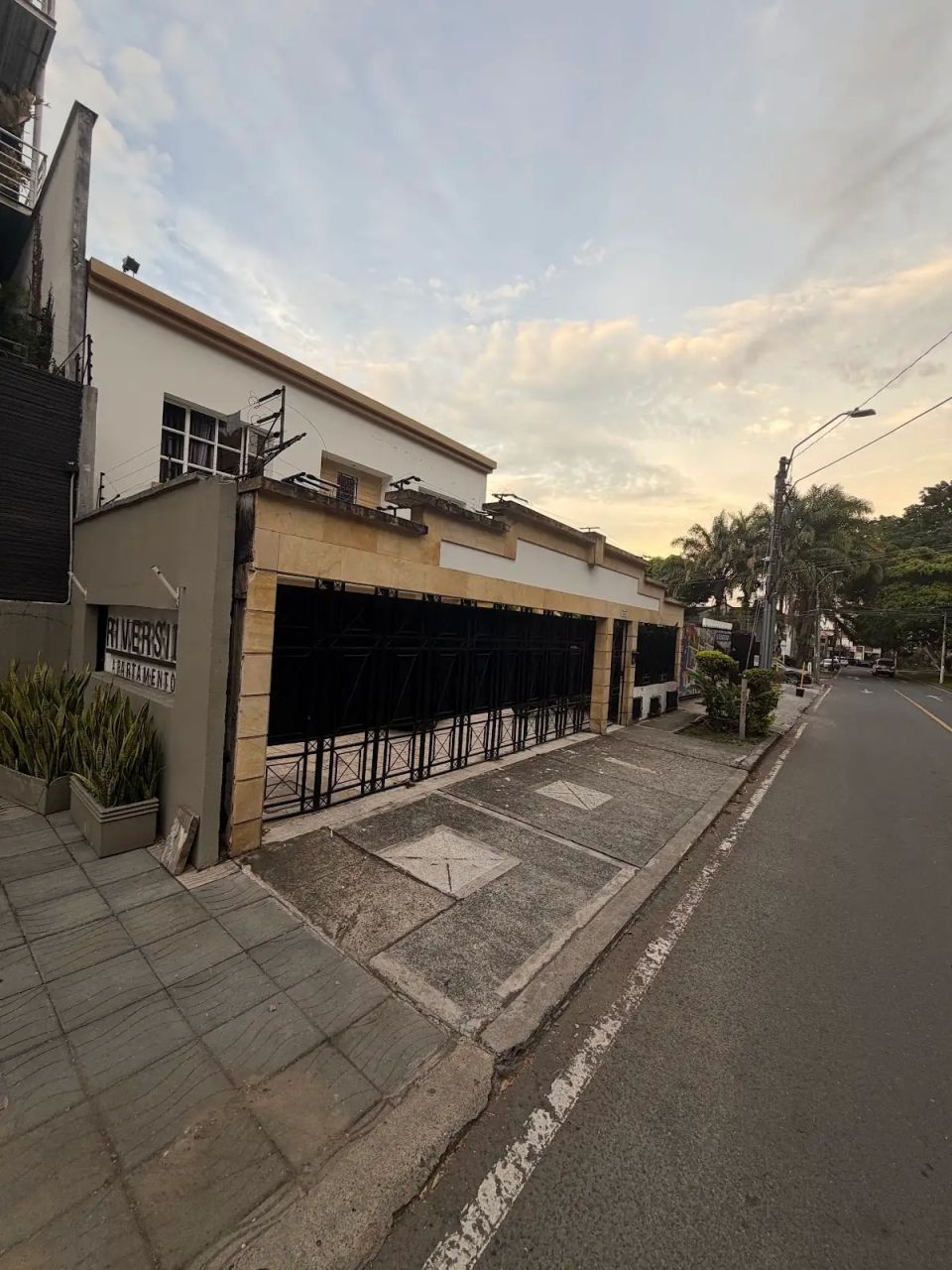 Casa en venta Valle Del Cauca Cali Urbanización Ciudad Jardín 480 m2 Habitaciones 4 Baños 5 Garajes 5 Precio $2500000000