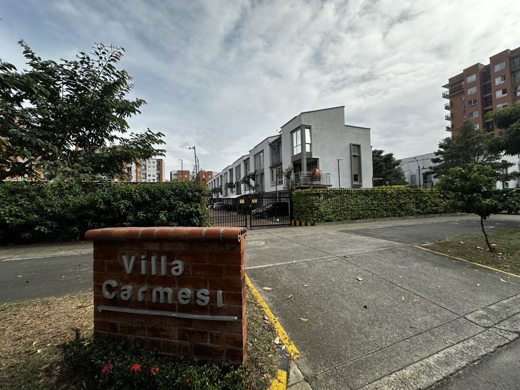 Casa en arriendo Valle Del Cauca Cali Conjunto Residencial Reserva Carmesi 200 m2 Habitaciones 3 Baños 3 Garajes 2 Precio $2820000
