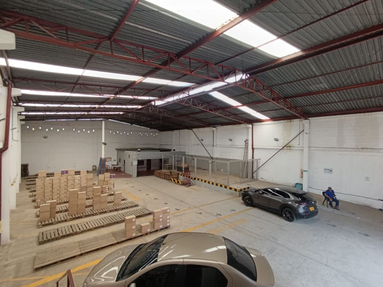 Bodega en arriendo Santander Girón Almenares De San Juan 760 m2 Habitaciones 0 Baños 2 Garajes 2 Precio $16000000