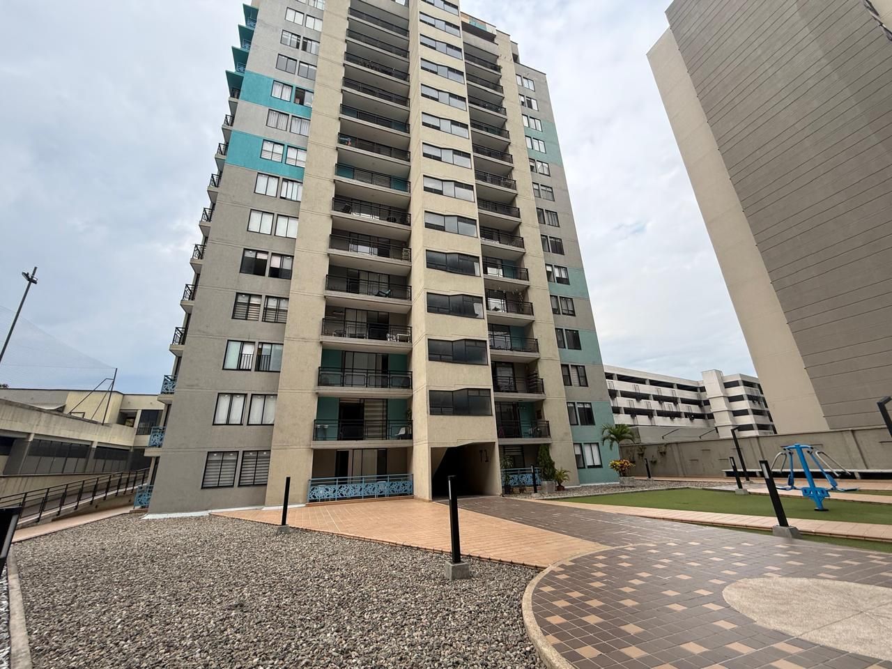 Apartamento en arriendo o venta Tolima Ibagué Cd Simon Bolivar Et I 85 m2 Habitaciones 3 Baños 2 Garajes 2 Precio venta $450000000 Precio arriendo $2200000