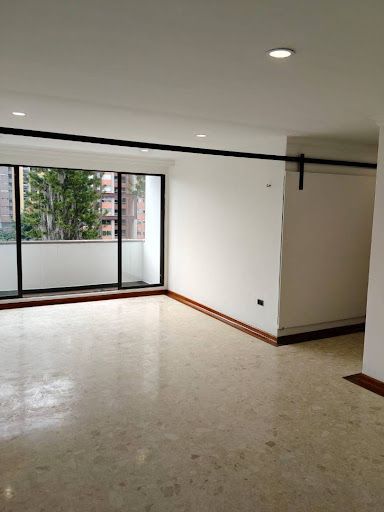 Apartamento en arriendo Antioquia Medellín La Linde 130 m2 Habitaciones 3 Baños 3 Garajes 2 Precio $5200000