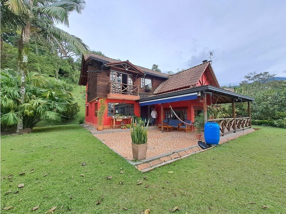 Casa en arriendo Antioquia Medellín La Avanzada 250 m2 Habitaciones 4 Baños 4 Garajes 15 Precio $17500000
