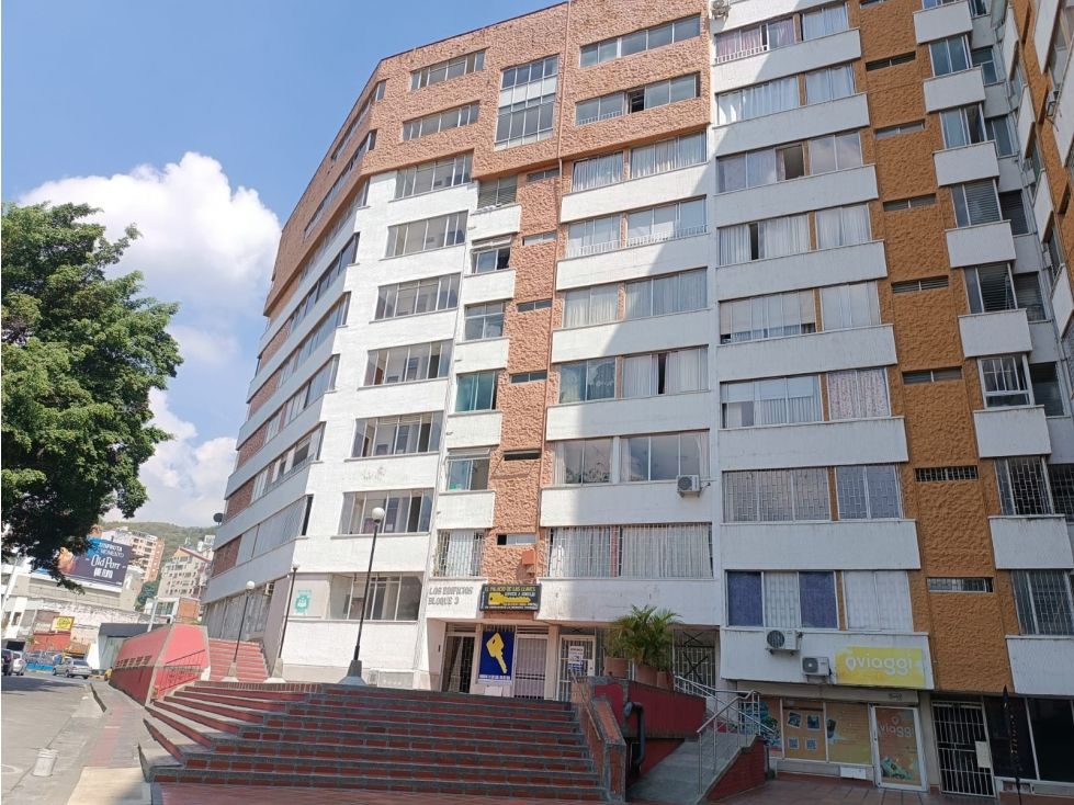 Apartamento en arriendo Valle Del Cauca Cali Granada 150 m2 Habitaciones 4 Baños 3 Garajes 1 Precio $2700000