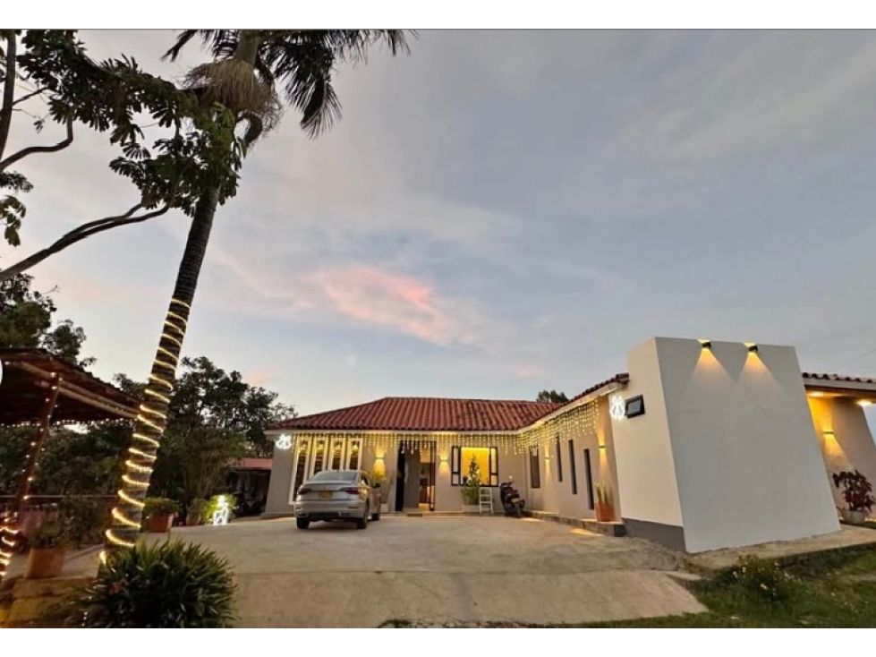 Casa Campestre en venta Antioquia El Carmen De Viboral El Carmen De Viboral 300 m2 Habitaciones 4 Baños 3 Garajes 16 Precio $2700000000