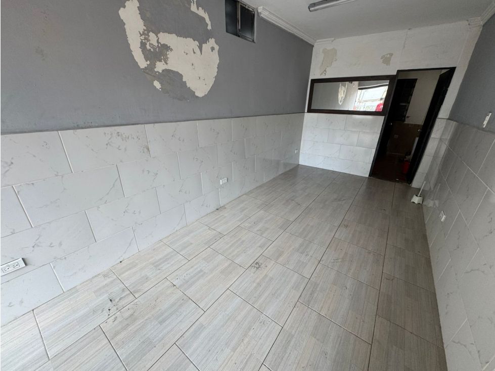 Local en arriendo Antioquia Medellín La Gloria 35 m2 Habitaciones 0 Baños 1 Garajes 0 Precio $2150000
