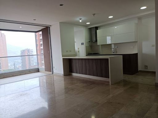 Apartamento en arriendo Antioquia Medellín La Linde 115 m2 Habitaciones 3 Baños 4 Garajes 2 Precio $7500000