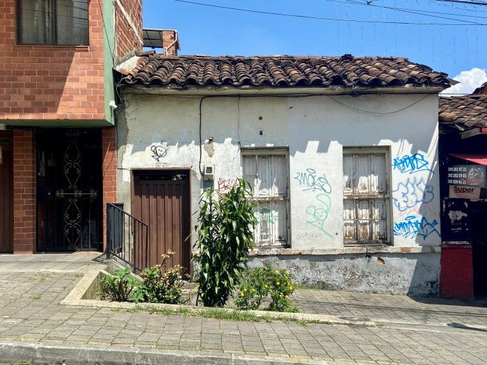 Casa en venta Antioquia Medellín La Milagrosa 230 m2 Habitaciones 8 Baños 1 Garajes 0 Precio $1080000000