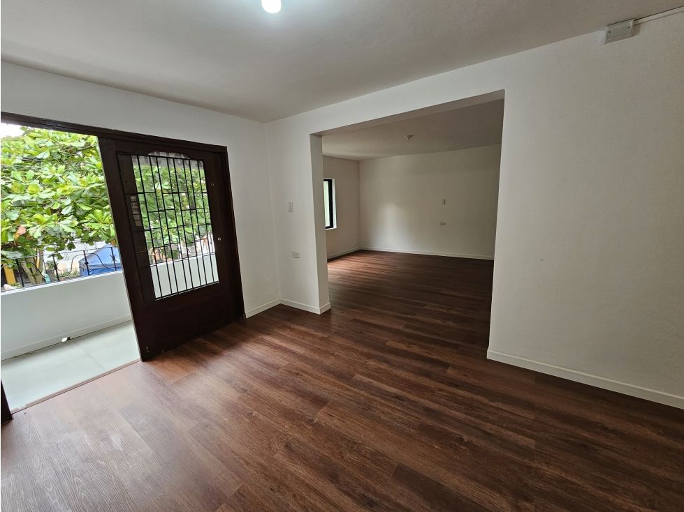 Casa en arriendo Antioquia Medellín Villa Carlota 200 m2 Habitaciones 5 Baños 3 Garajes 0 Precio $14000000