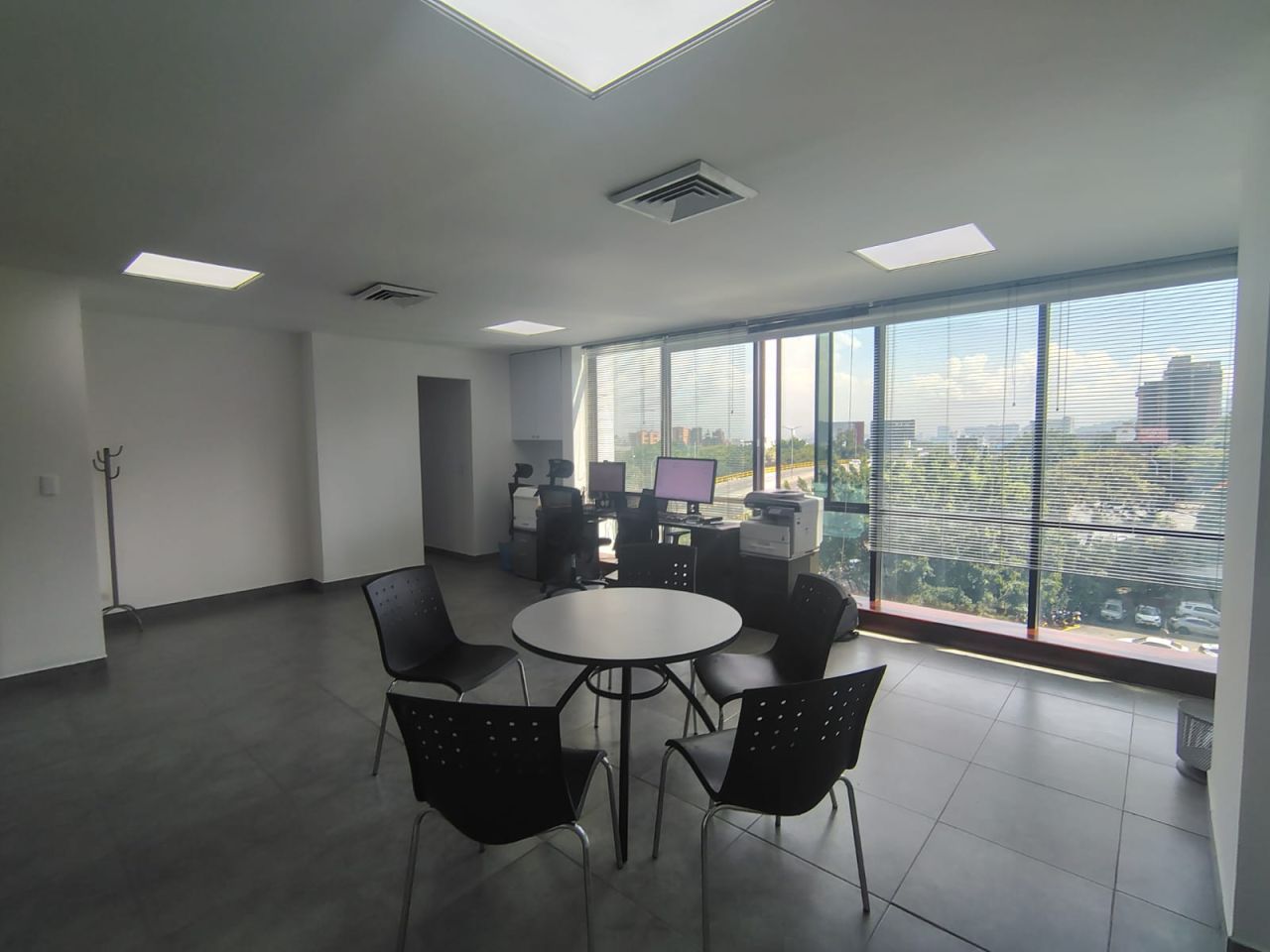 Oficina en venta Antioquia Medellín La Aguacatala 40 m2 Habitaciones 0 Baños 1 Garajes 0 Precio $4050000000