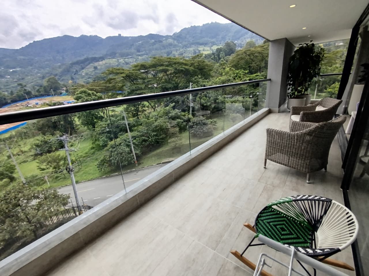 Apartamento en arriendo Antioquia Envigado Colina Campestre 188 m2 Habitaciones 3 Baños 5 Garajes 2 Precio $10000000
