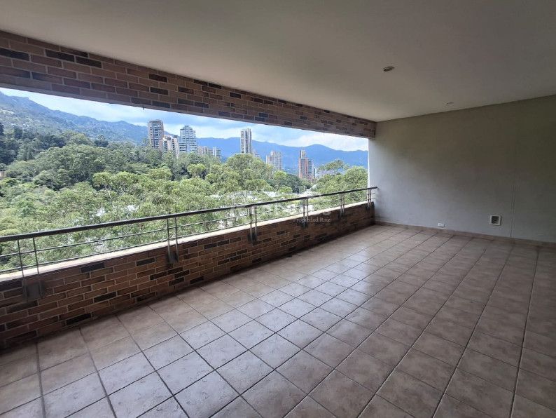 Apartamento en venta Antioquia Medellín Los Naranjos 316 m2 Habitaciones 3 Baños 5 Garajes 2 Precio $2540000000