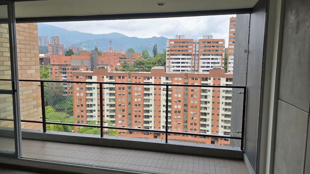 Apartamento en arriendo Antioquia Envigado El Esmeraldal 72 m2 Habitaciones 2 Baños 2 Garajes 1 Precio $3850000