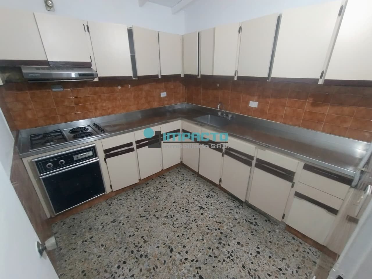 Casa en arriendo Antioquia Medellín Miravalle 110 m2 Habitaciones 4 Baños 3 Garajes 1 Precio $4700000