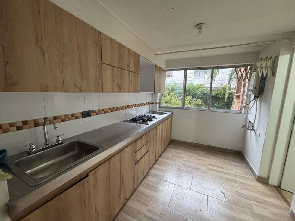 Apartamento en arriendo Antioquia Envigado Obrero 100 m2 Habitaciones 3 Baños 3 Garajes 2 Precio $3800000