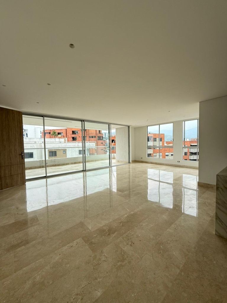 Apartamento en arriendo Valle Del Cauca Cali Normandía 300 m2 Habitaciones 3 Baños 4 Garajes 2 Precio $14000000