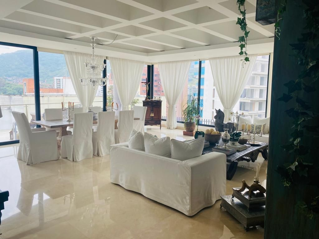 Apartamento en arriendo Valle Del Cauca Cali Normandía 280 m2 Habitaciones 3 Baños 4 Garajes 3 Precio $12000000