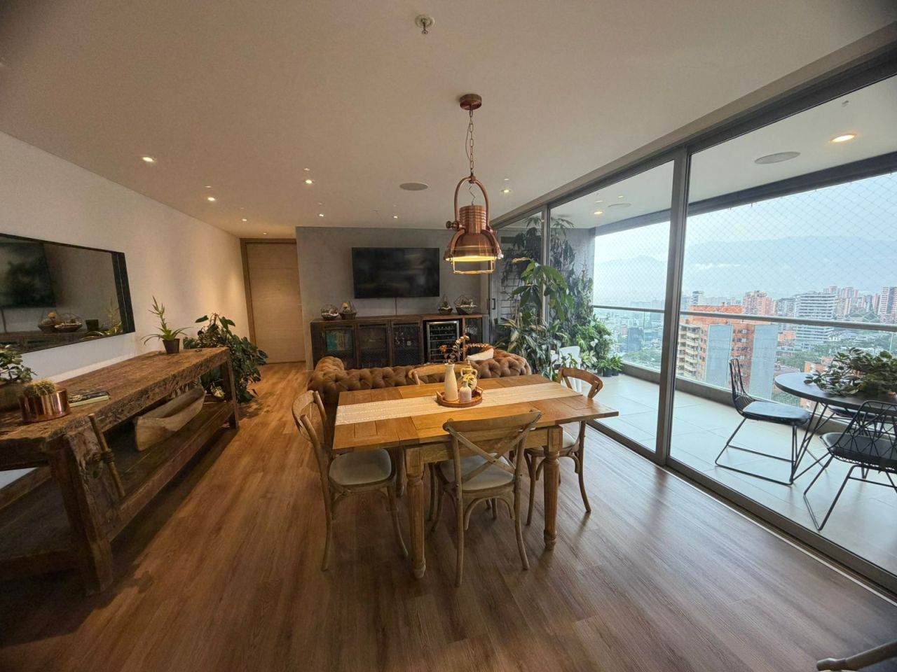 Apartamento en arriendo Antioquia Medellín La Florida 140 m2 Habitaciones 3 Baños 4 Garajes 3 Precio $9500000