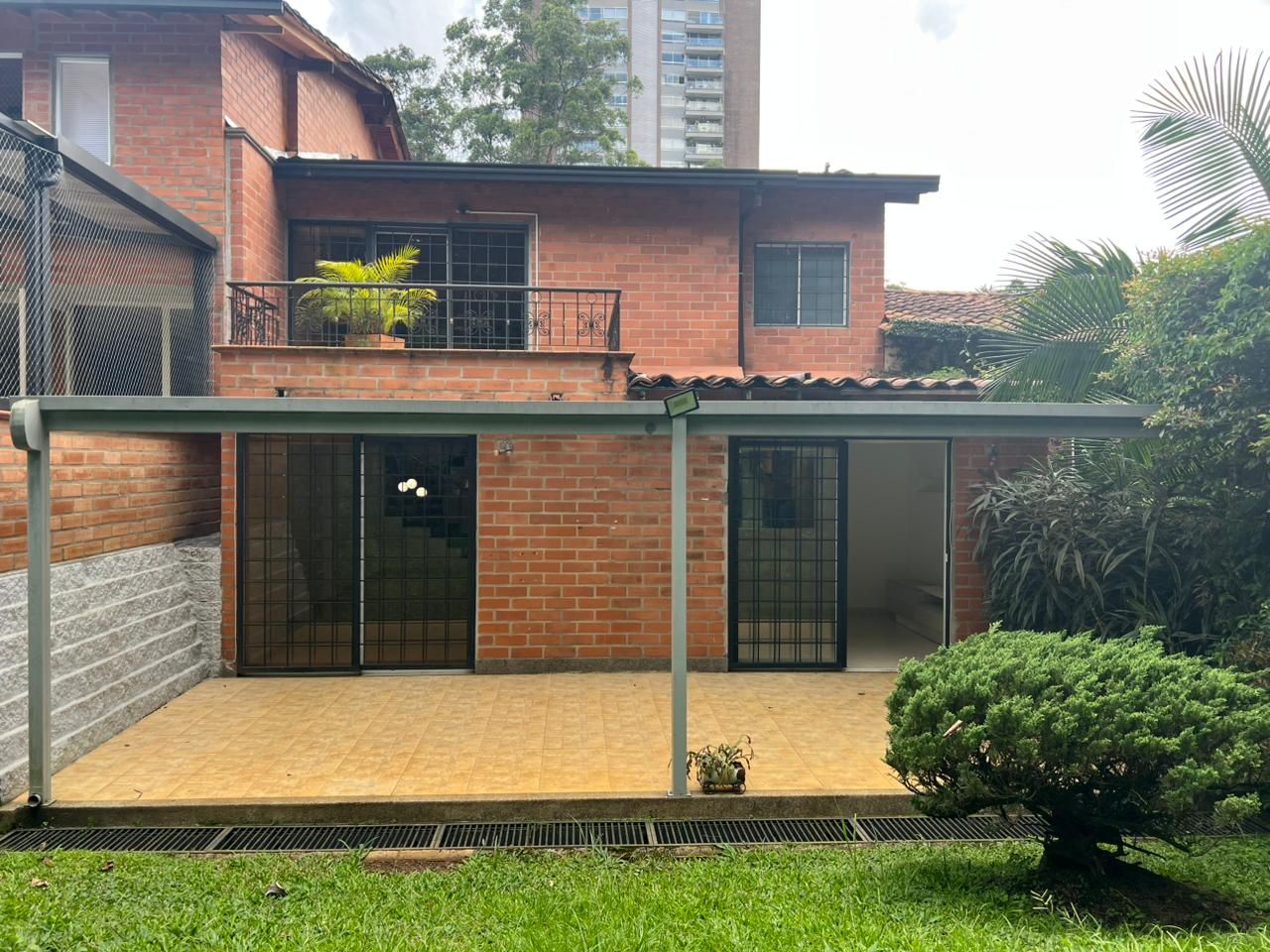 Casa en arriendo Antioquia Medellín El Tesoro 250 m2 Habitaciones 4 Baños 5 Garajes 2 Precio $10000000