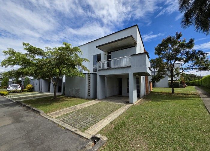 Casa en arriendo Valle Del Cauca Jamundí Cr Sol Del Campo 137 m2 Habitaciones 3 Baños 3 Garajes 2 Precio $2600000