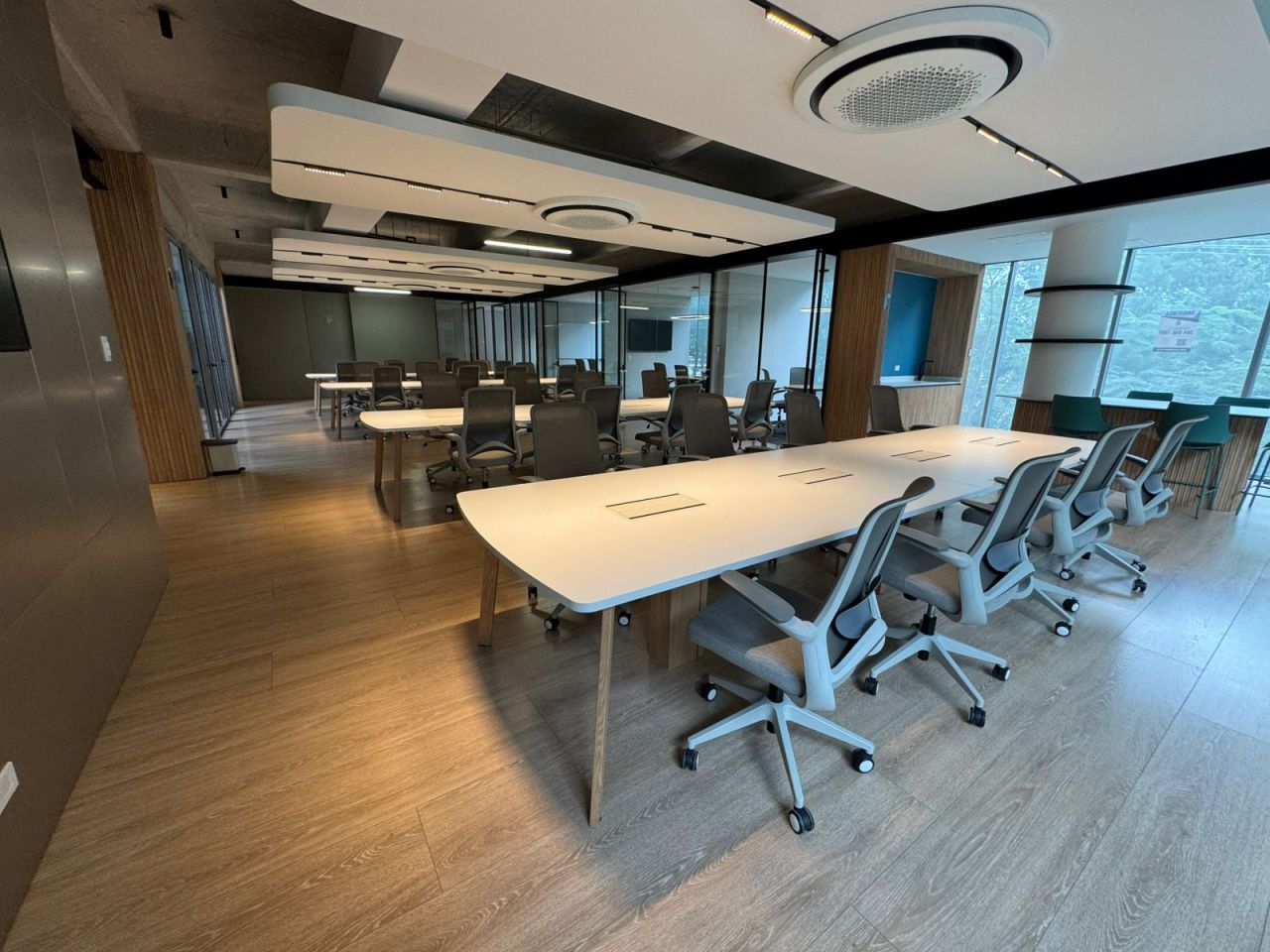 Oficina en arriendo Antioquia Medellín El Velodromo 270 m2 Habitaciones 0 Baños 0 Garajes 0 Precio $30000000