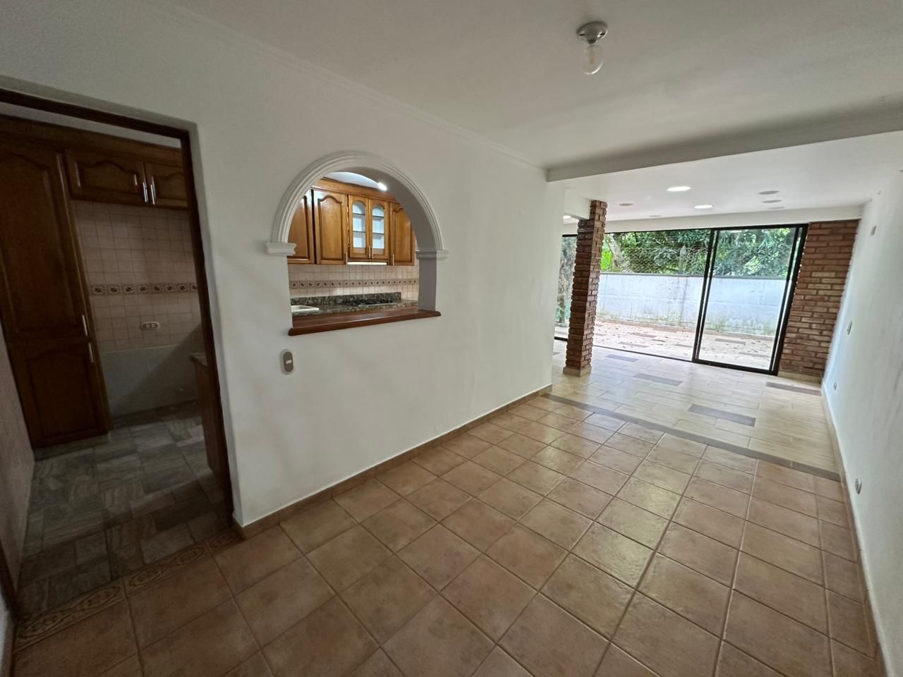 Casa en arriendo Antioquia Envigado Loma De Las Brujas 200 m2 Habitaciones 3 Baños 2 Garajes 2 Precio $5000000