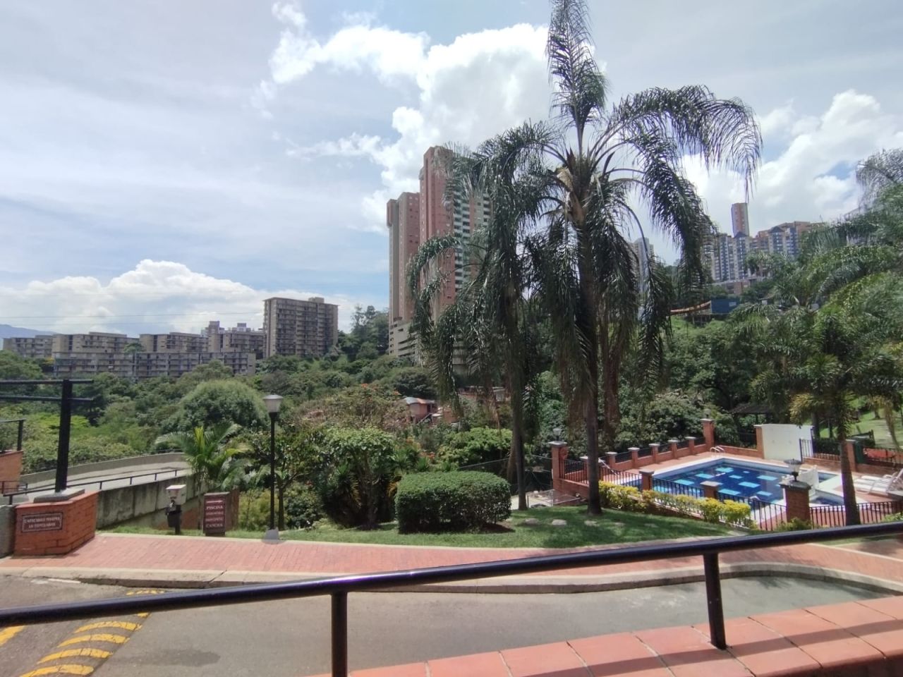 Apartamento en arriendo Antioquia Medellín Patio Bonito 90 m2 Habitaciones 2 Baños 3 Garajes 2 Precio $3500000