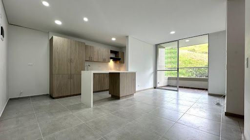 Apartamento en arriendo Antioquia Envigado El Chinguí 75 m2 Habitaciones 3 Baños 2 Garajes 1 Precio $3800000