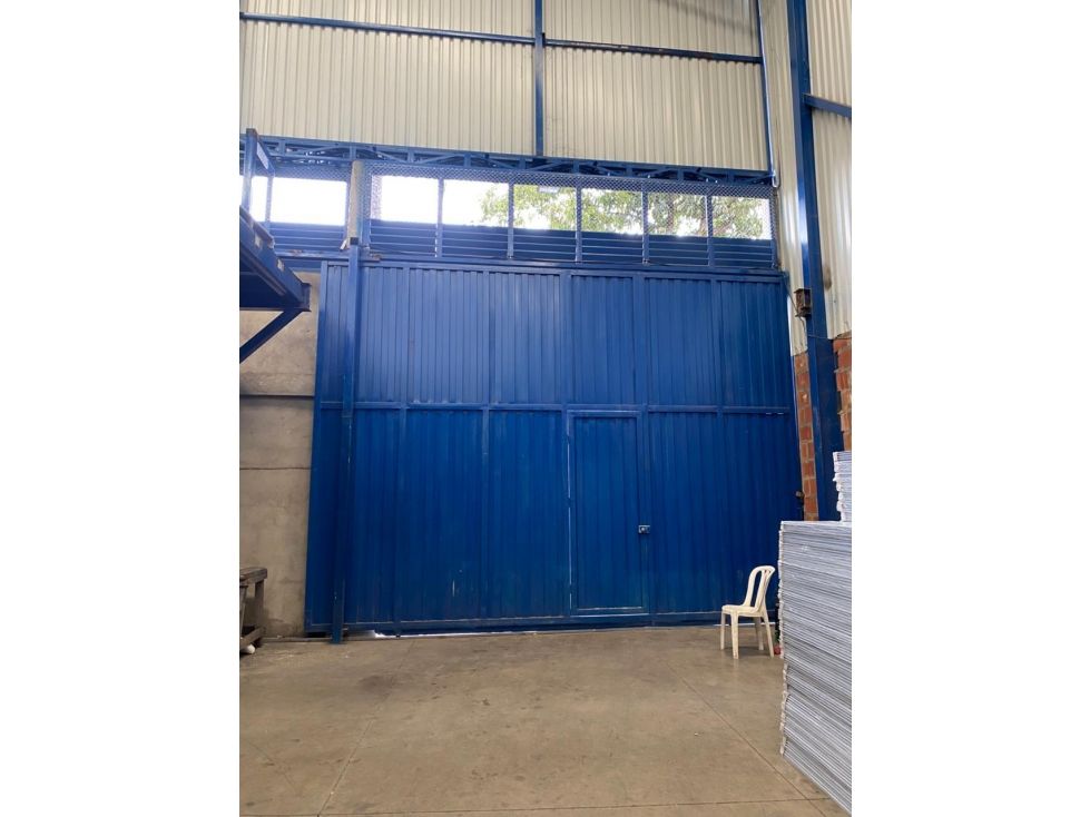 Bodega en venta Valle Del Cauca Cali Troncal 861 m2 Habitaciones 0 Baños 2 Garajes 3 Precio $1900000000