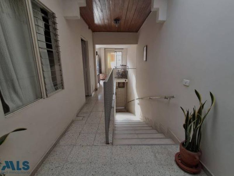 Casa en venta Antioquia Medellín Prado 230 m2 Habitaciones 5 Baños 2 Garajes 1 Precio $738000000
