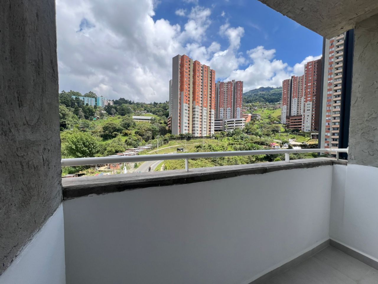 Apartamento en arriendo Antioquia Medellín Urbanizacion Manesa 55 m2 Habitaciones 3 Baños 1 Garajes 0 Precio $1800000