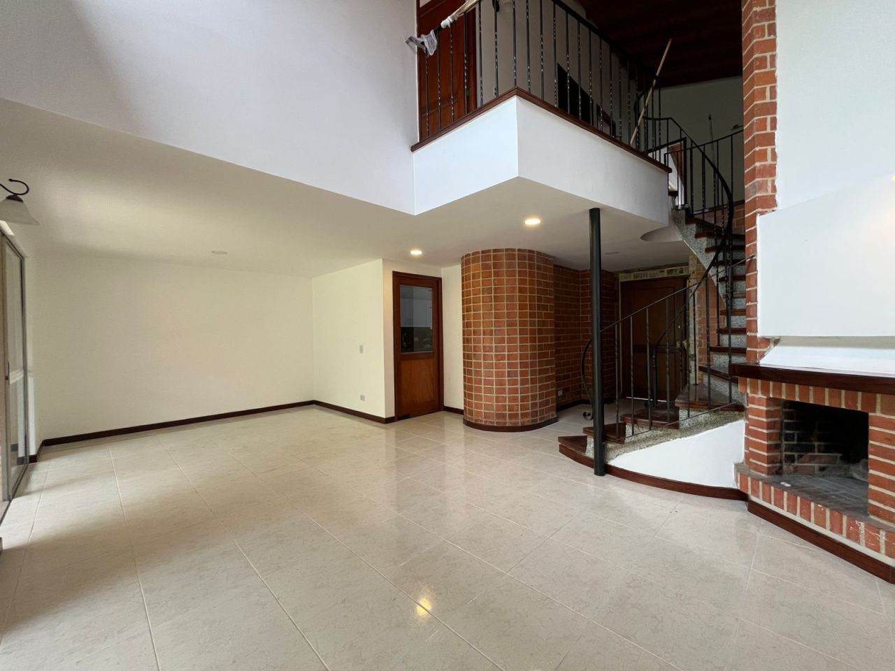 Casa en arriendo Antioquia Medellín La Pradera 175 m2 Habitaciones 3 Baños 4 Garajes 3 Precio $9500000