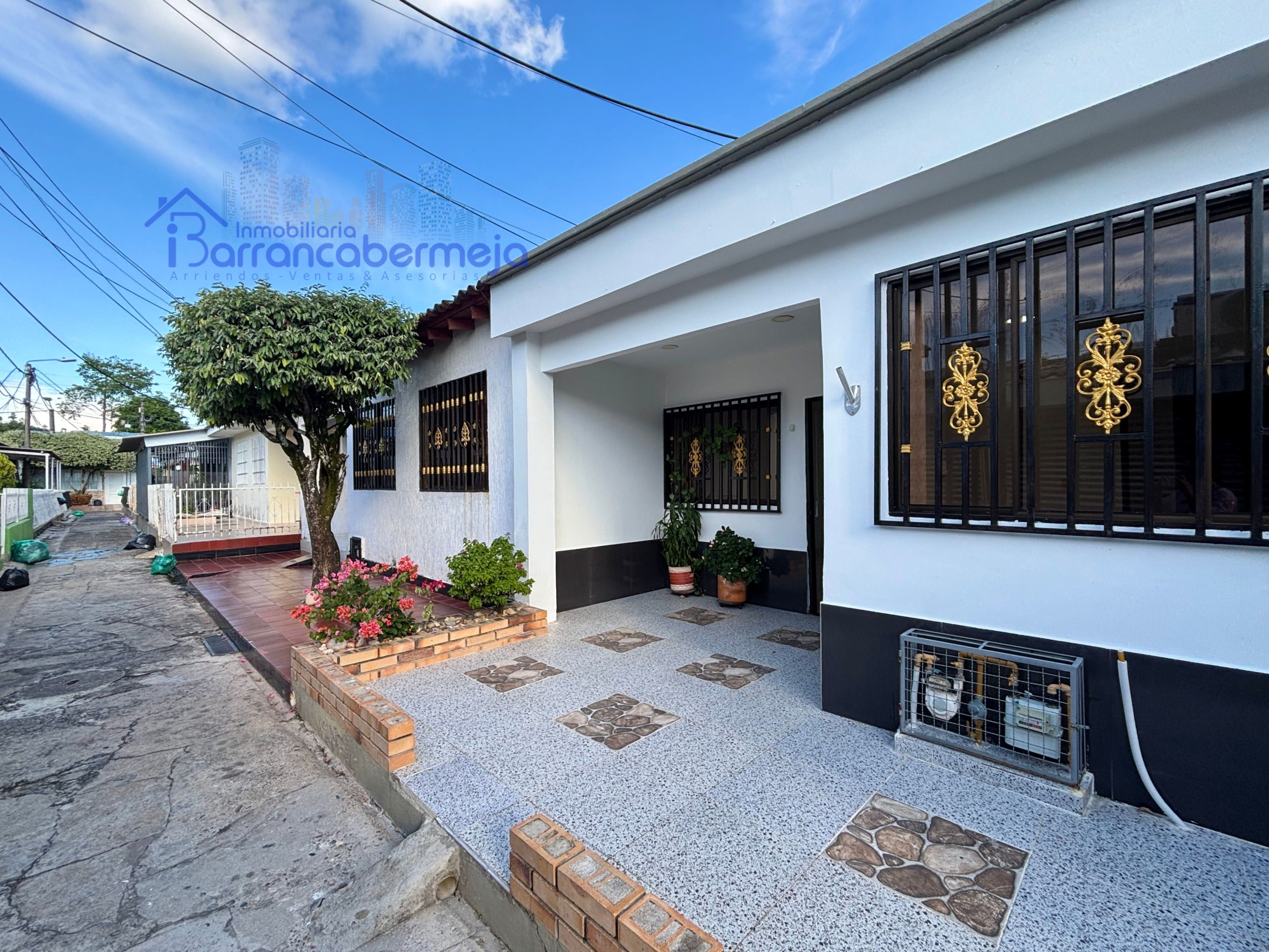 Casa en arriendo Santander Barrancabermeja Las Margaritas 200 m2 Habitaciones 4 Baños 3 Garajes 0 Precio $1500000