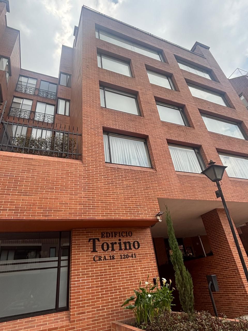 Apartamento en arriendo Cundinamarca Bogotá Santa Barbara Occidental 153 m2 Habitaciones 3 Baños 3 Garajes 3 Precio $8400000
