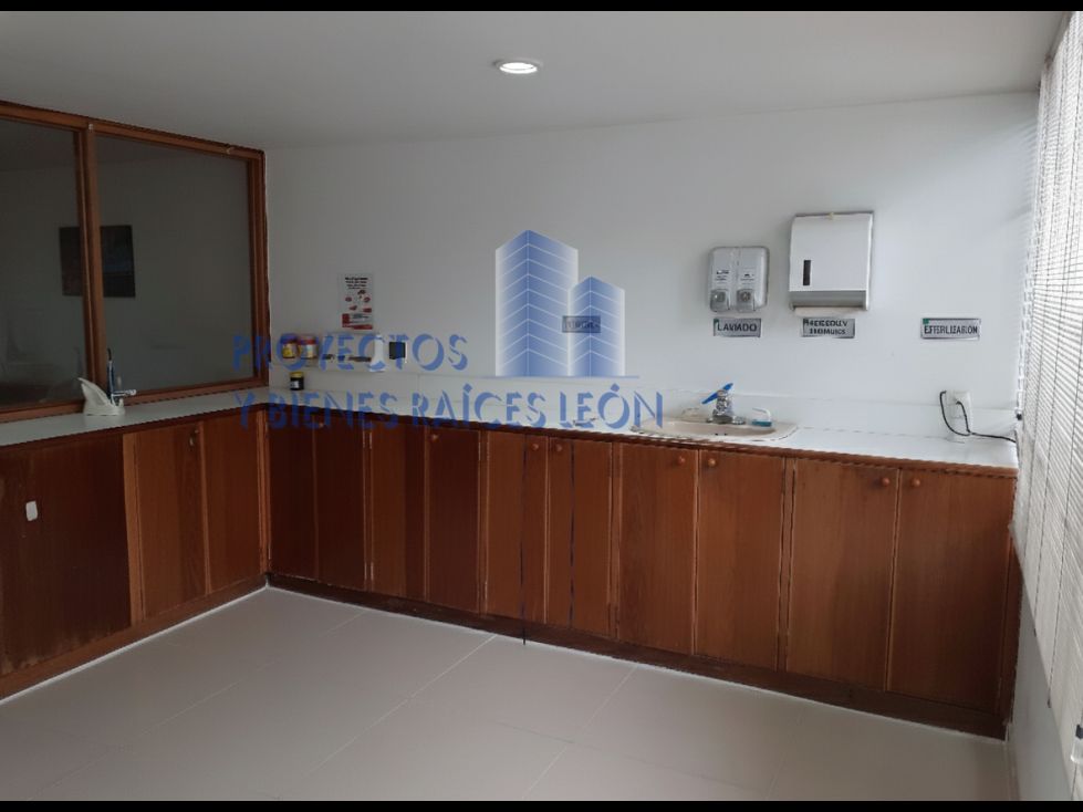 Oficina en venta Cundinamarca Bogotá Antiguo Country 24 m2 Habitaciones 0 Baños 1 Garajes 1 Precio $221000000