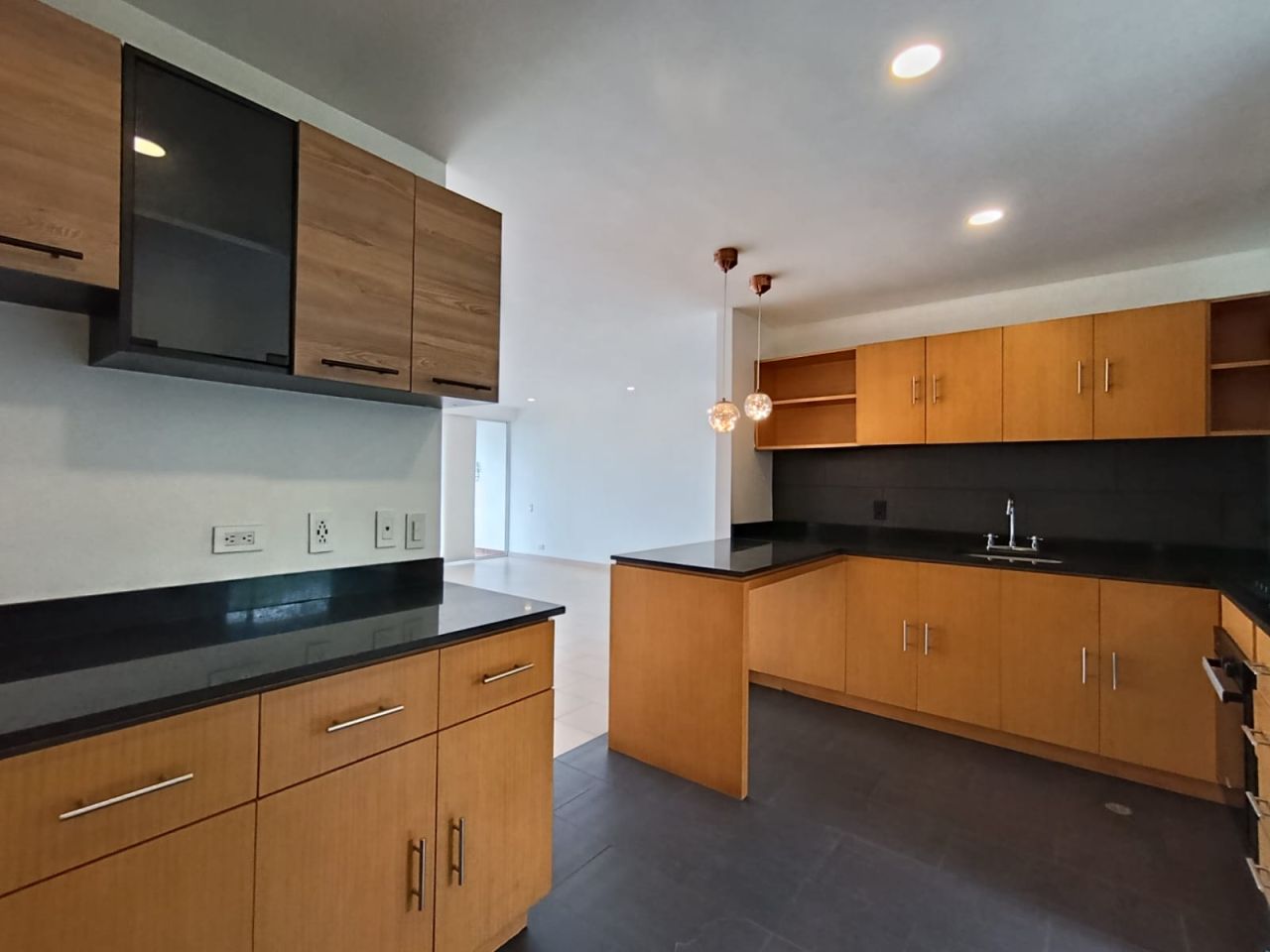 Apartamento en arriendo Antioquia Medellín San Lucas 145 m2 Habitaciones 3 Baños 2 Garajes 2 Precio $6500000