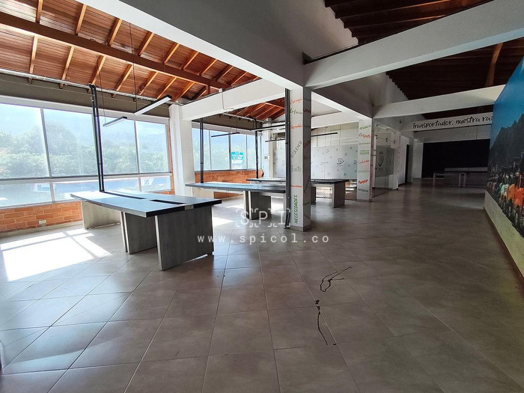 Bodega en arriendo Antioquia Medellín El Pesebre 300 m2 Habitaciones 0 Baños 3 Garajes 2 Precio $14000000