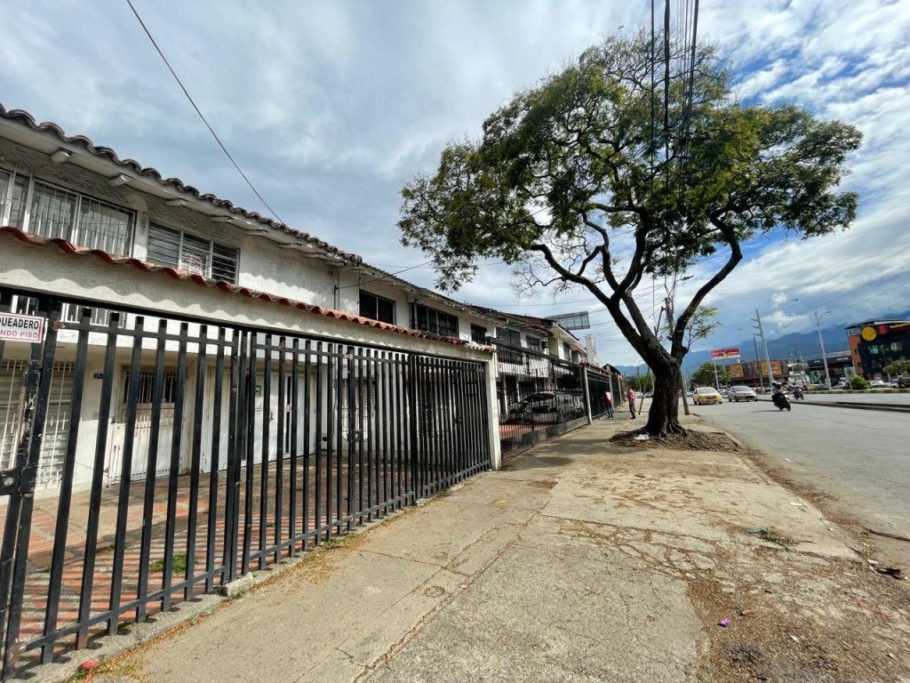 Casa en arriendo Valle Del Cauca Cali Urbanización Colseguros 170 m2 Habitaciones 4 Baños 2 Garajes 1 Precio $2320000