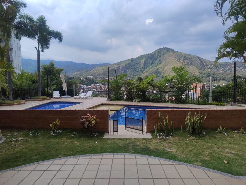 Casa en arriendo Valle Del Cauca Cali Normandía 500 m2 Habitaciones 3 Baños 4 Garajes 2 Precio $8500000